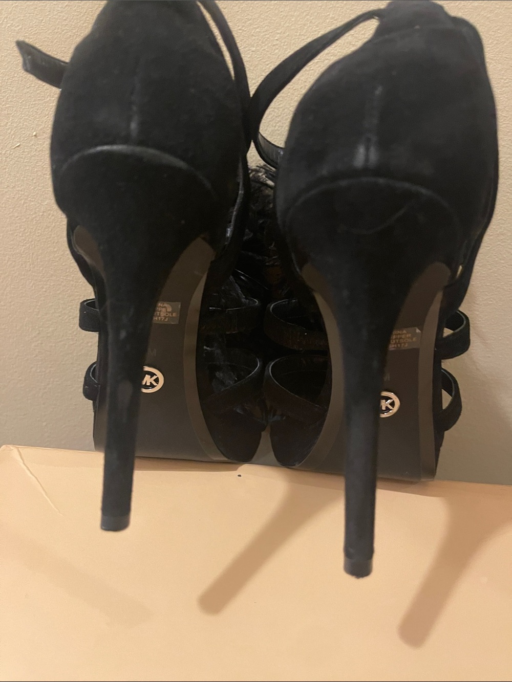 Women’s Black Feather-Trim High Heels - Picture 5 of 5